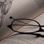 Очки и анатомический атлас